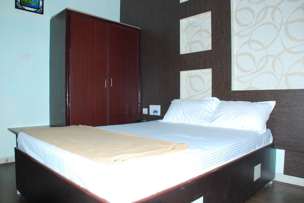 Jayalakshmi Residency Otel Tirupati Oda fotoğraf
