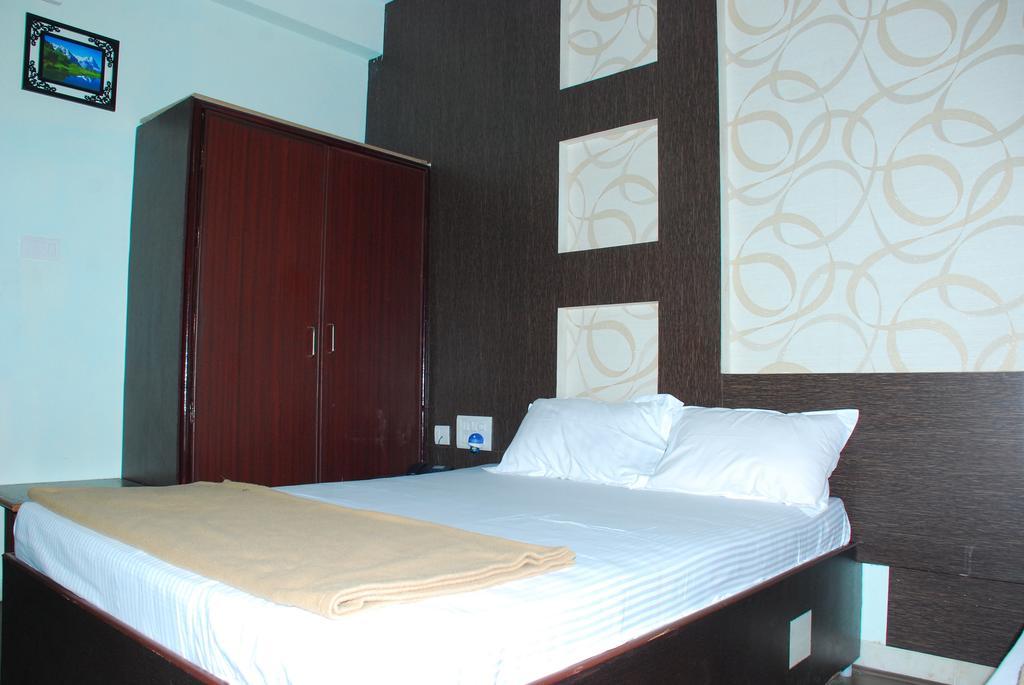 Jayalakshmi Residency Otel Tirupati Oda fotoğraf