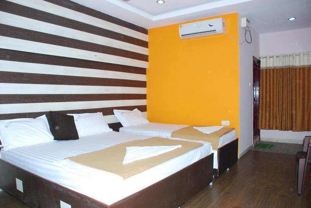 Jayalakshmi Residency Otel Tirupati Oda fotoğraf