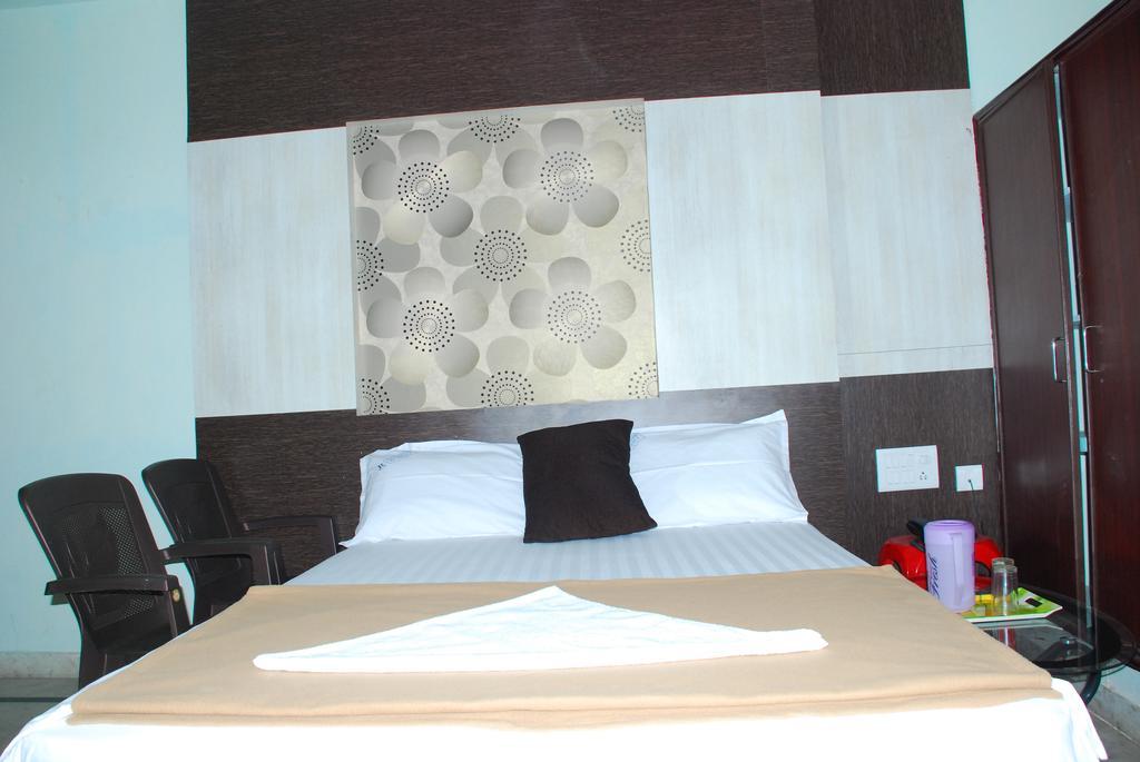 Jayalakshmi Residency Otel Tirupati Oda fotoğraf