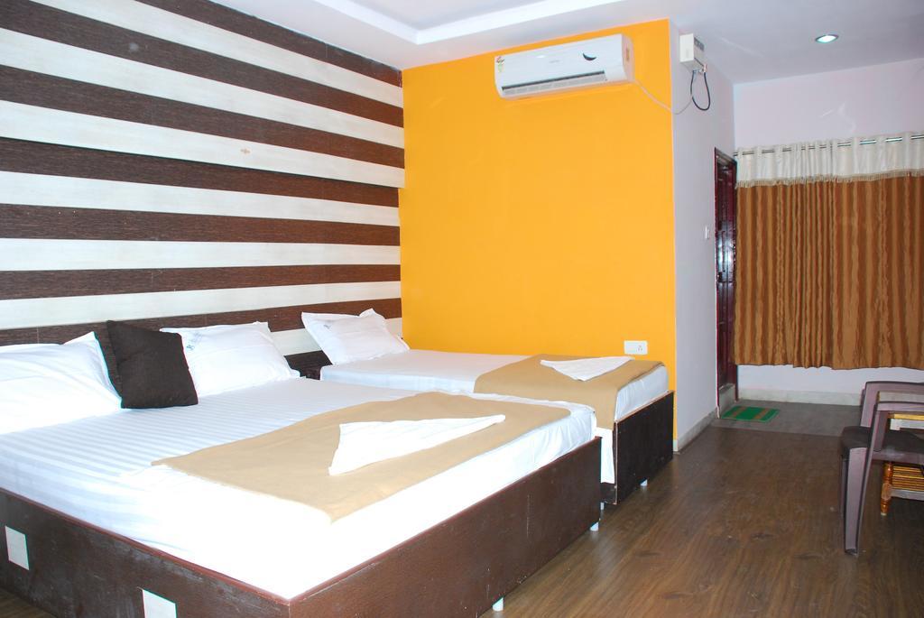 Jayalakshmi Residency Otel Tirupati Oda fotoğraf