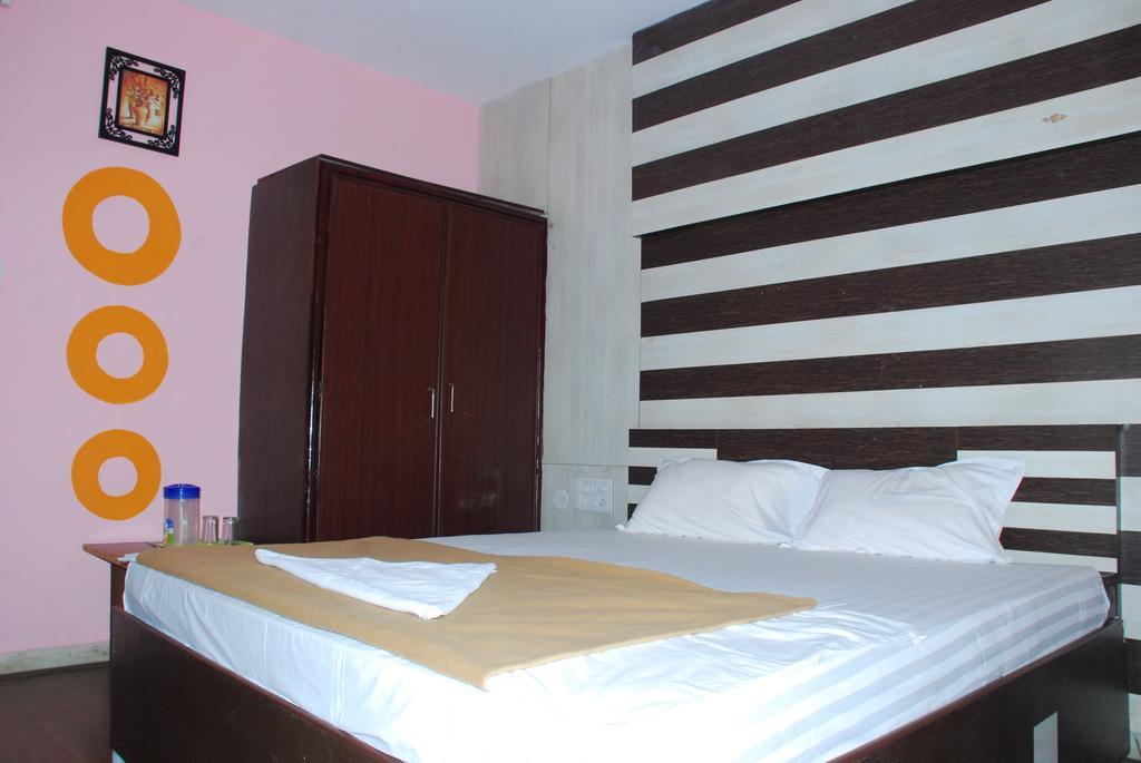 Jayalakshmi Residency Otel Tirupati Oda fotoğraf