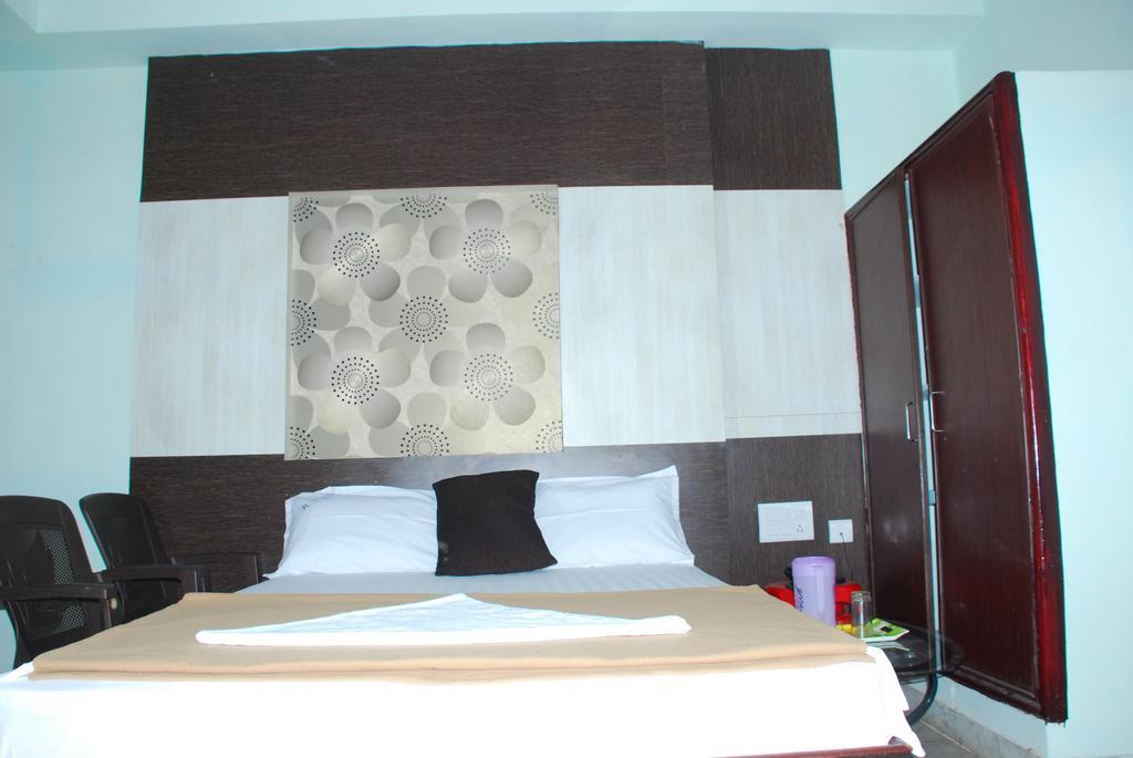 Jayalakshmi Residency Otel Tirupati Oda fotoğraf