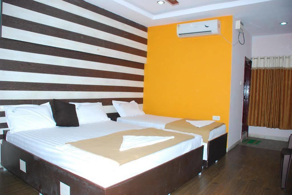 Jayalakshmi Residency Otel Tirupati Dış mekan fotoğraf